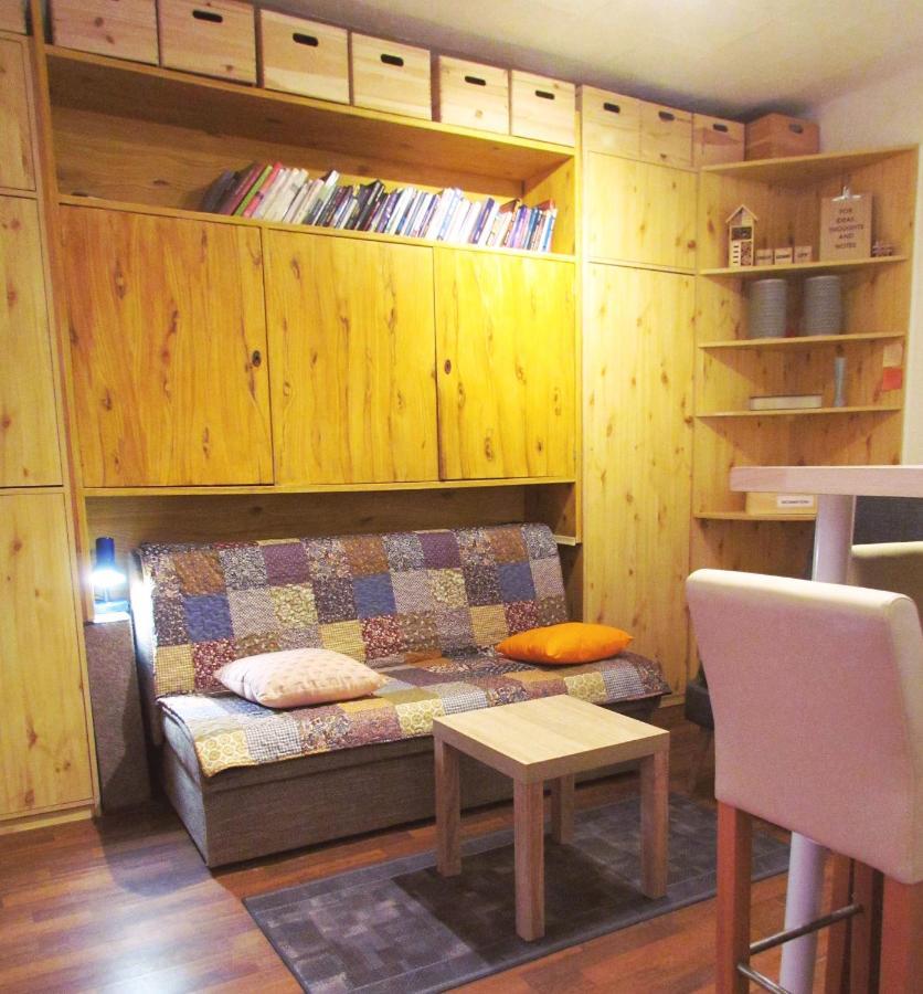 Center Studio Apartment Pula Bagian luar foto