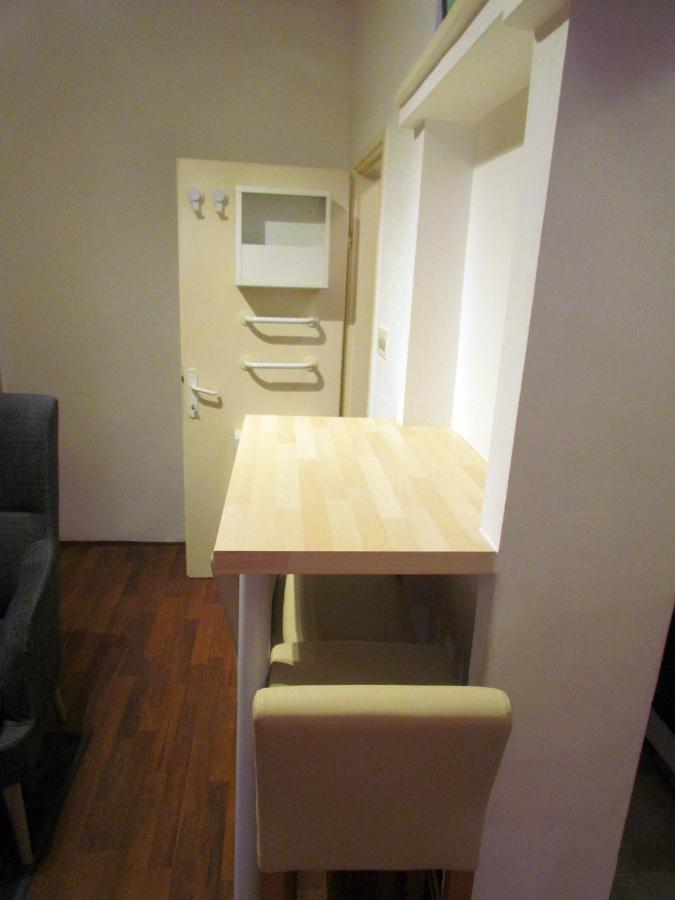 Center Studio Apartment Pula Bagian luar foto