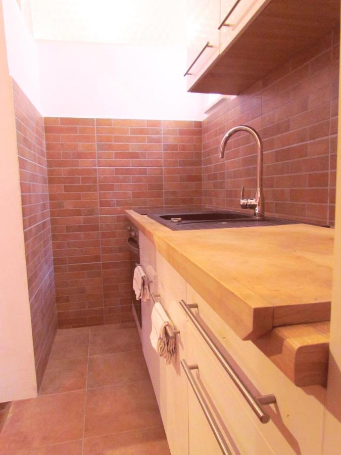 Center Studio Apartment Pula Bagian luar foto