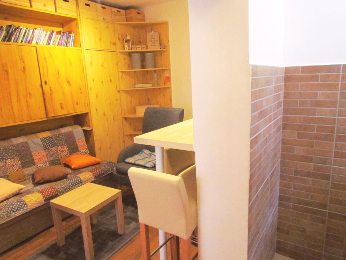 Center Studio Apartment Pula Bagian luar foto
