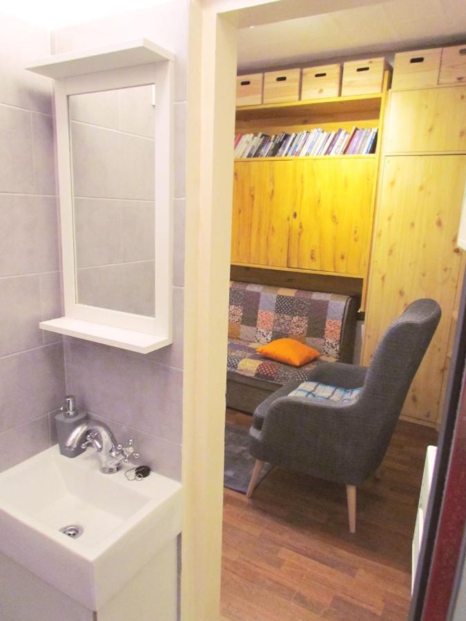 Center Studio Apartment Pula Bagian luar foto