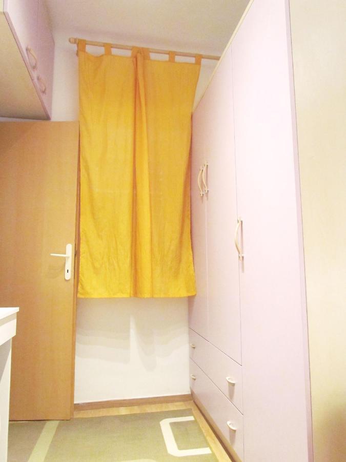Center Studio Apartment Pula Bagian luar foto