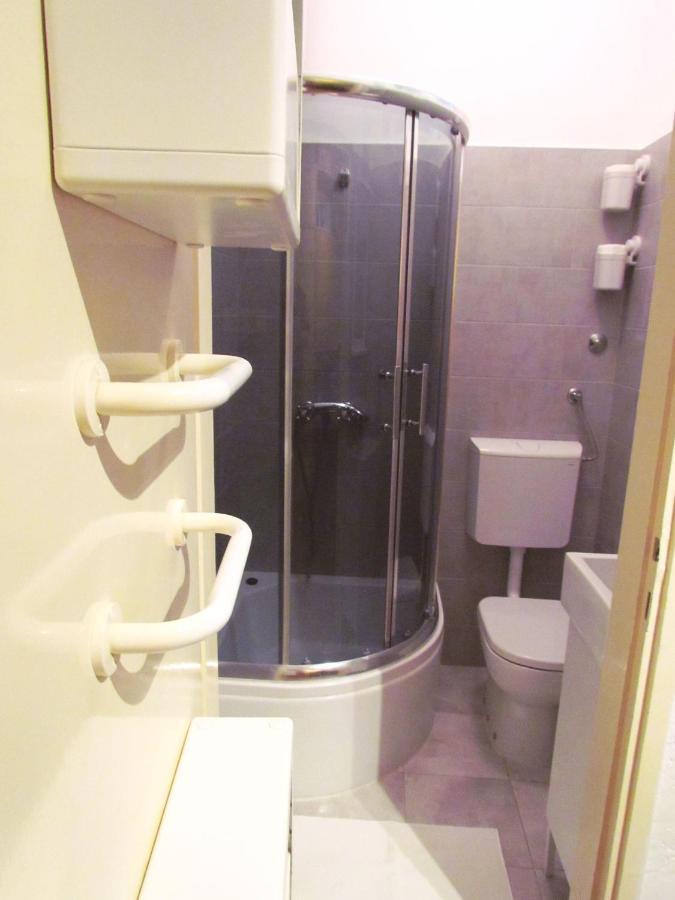 Center Studio Apartment Pula Bagian luar foto